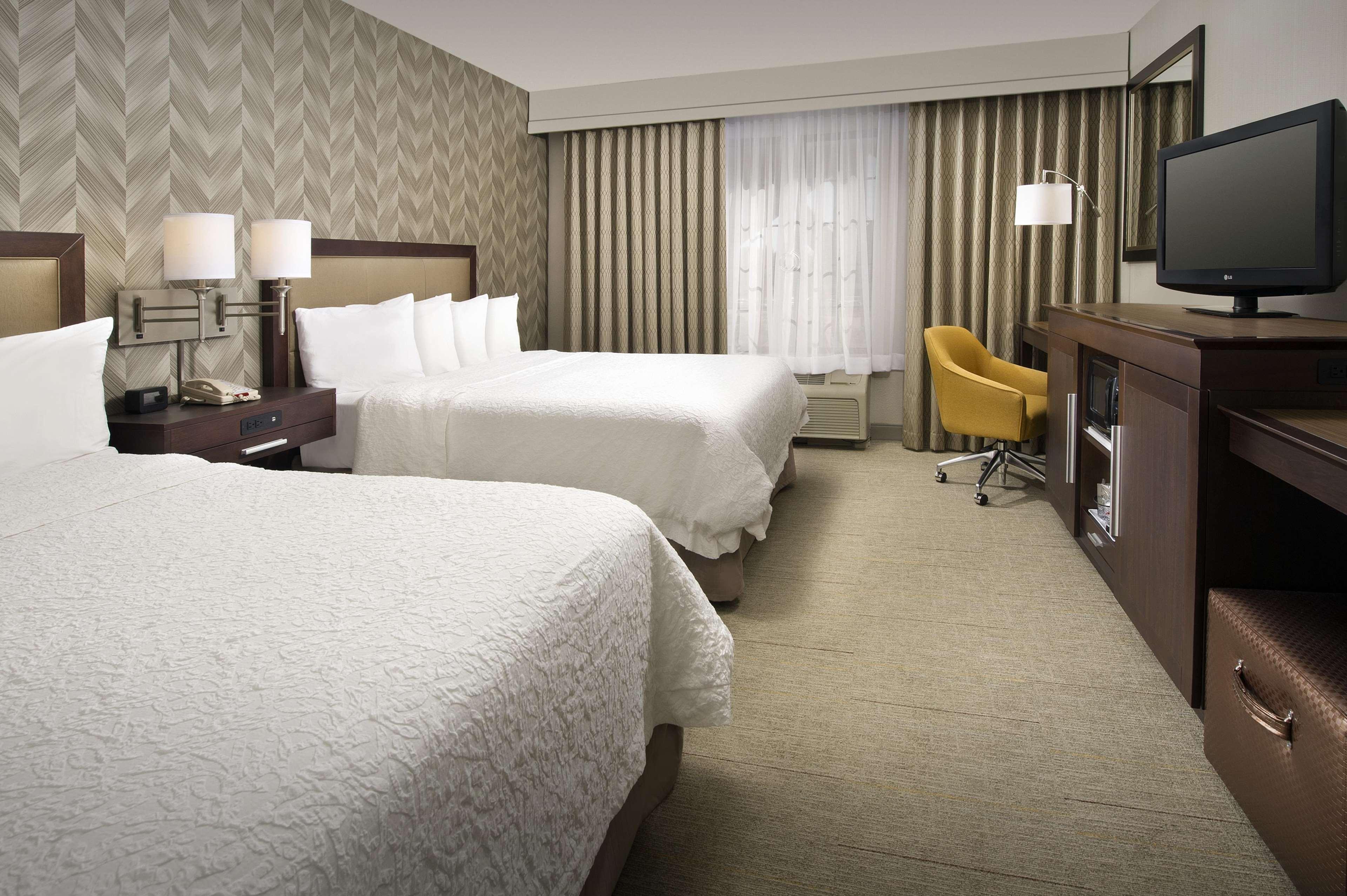 Hampton Inn Kansas City The Legends Номер фото