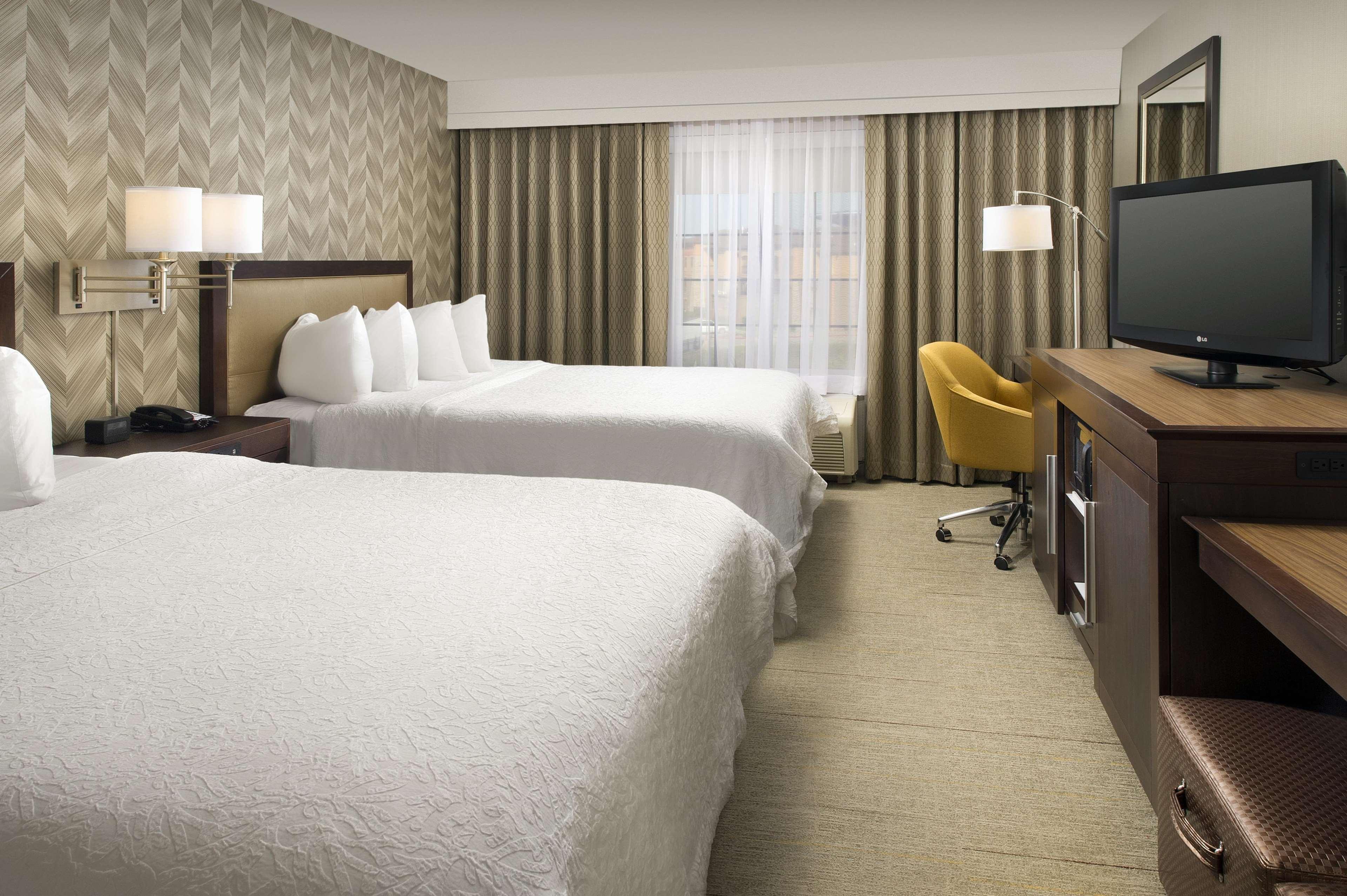Hampton Inn Kansas City The Legends Екстер'єр фото