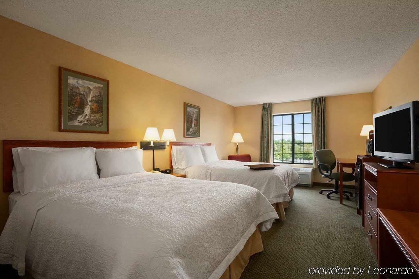 Hampton Inn Kansas City The Legends Номер фото