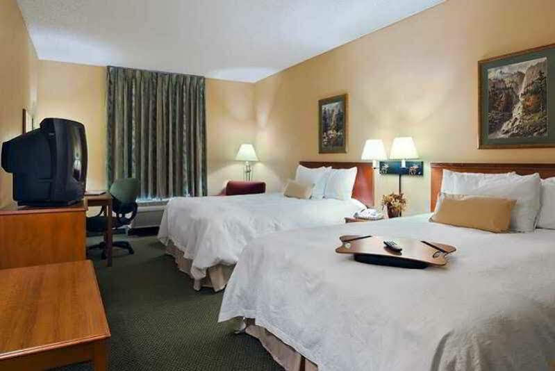Hampton Inn Kansas City The Legends Екстер'єр фото